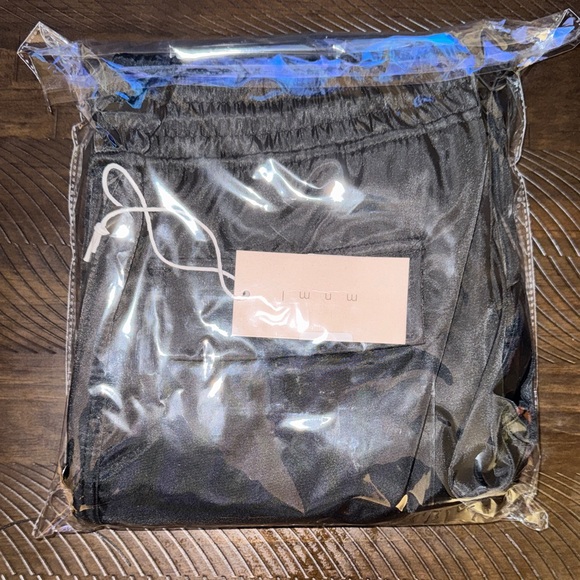 MNML Black Cargo Pants - Picture 6 of 6